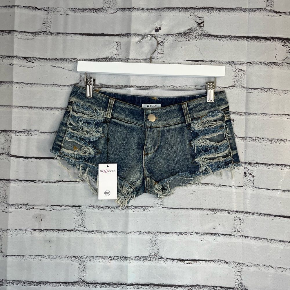 Be Wicked Light Wash Cotton Jean Shorts Raw Hem Ripped Distressed Women’s M NWT